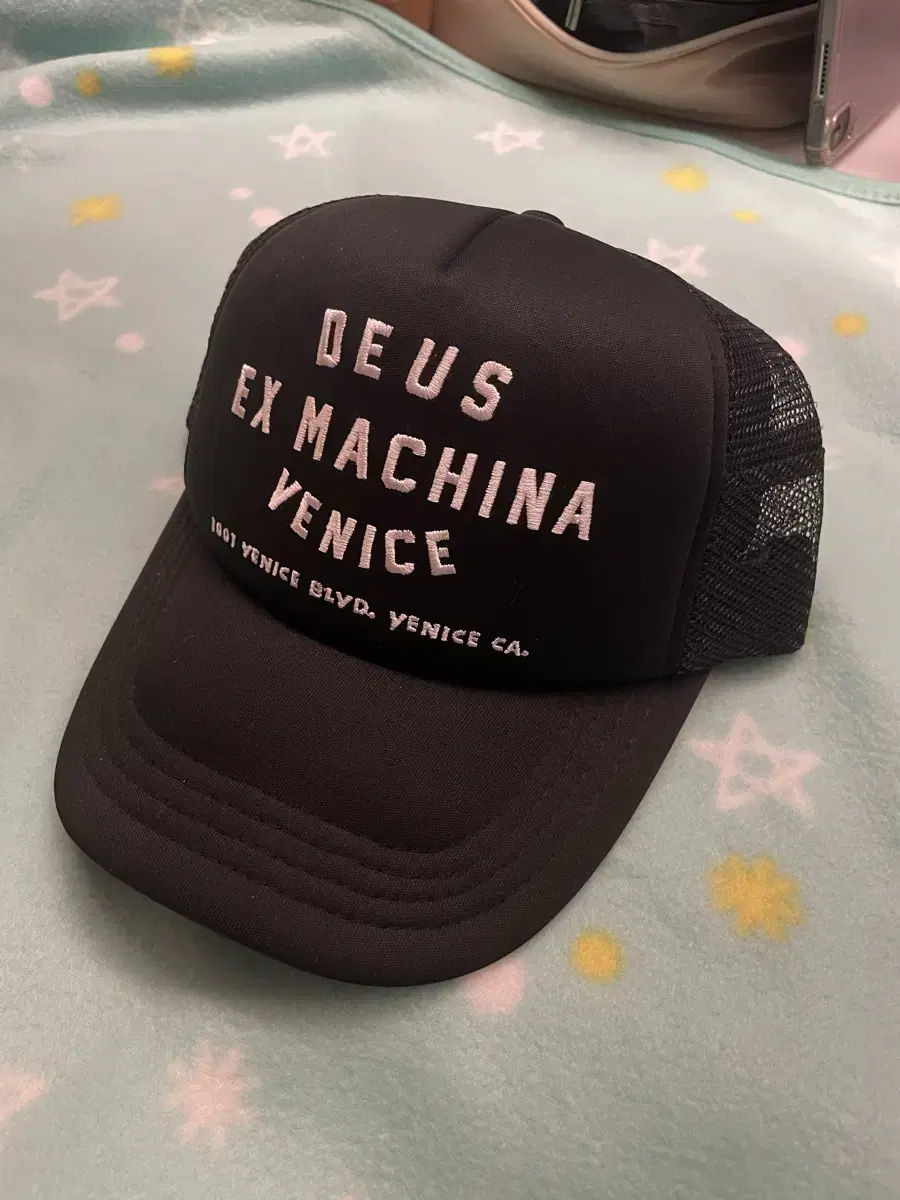 Deus ex machina 베니스 어드레스 트러커 캡